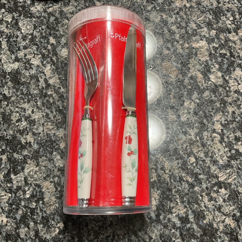Pfaltzgraff Winterberry Plastic Handle 20 piece   Flatware Set